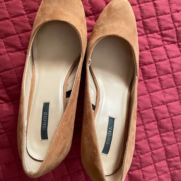 Classic Neutral Heels - Picture 2 of 3